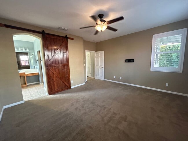 Building Photo - 212 Riverbend Ln