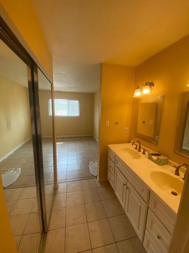 Building Photo - 2021 Sierra Rd