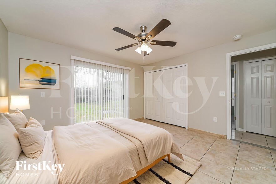 Building Photo - 440 Breezeway Dr