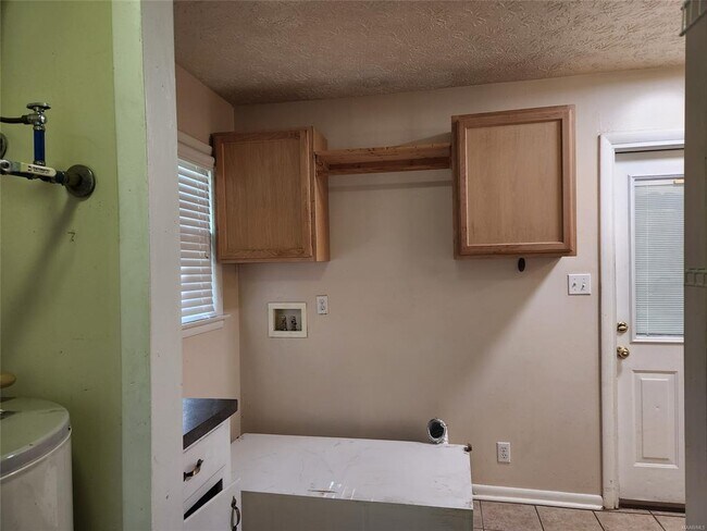 Building Photo - 606 Fairview Ave