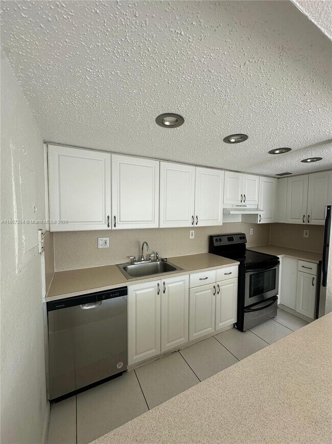 Building Photo - 17500 NW 68th Ave