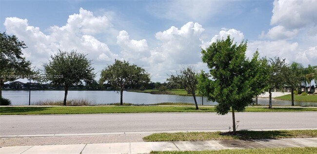 Building Photo - 4724 Allegra Dr
