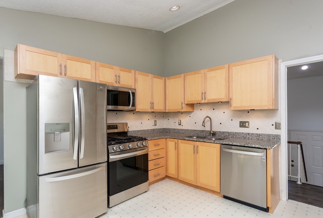 Primary Photo - 743 Eaglebrooke Dr