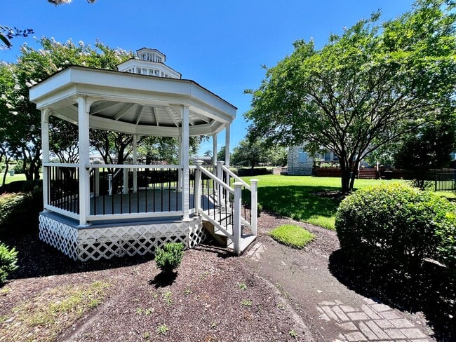 Building Photo - Gorgeous Home on Walkers Ferry Lane in The...