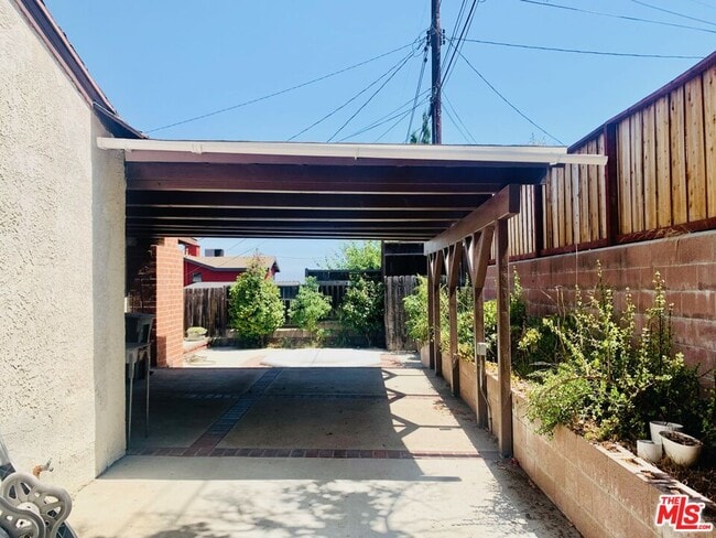 Building Photo - 3007 Jolley Dr
