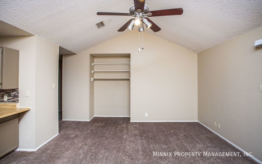 Building Photo - 4701 Country Club Dr