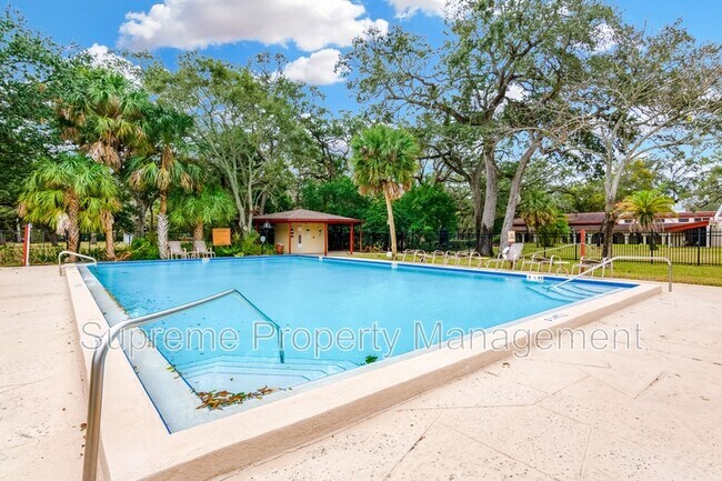 Building Photo - 1001 Pearce Dr