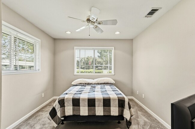 Building Photo - 3201 Bonita Dr