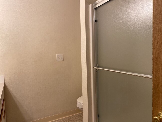 Building Photo - STUDENTS WELCOME! Single-Family Home Walking Distance to CSU!