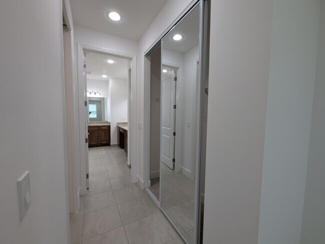 Building Photo - 13541 SW Oceanus Blvd