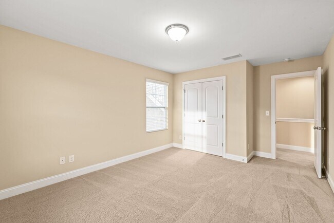 Building Photo - (Coming Soon) 5 Bedroom Brick Home in Matthews!