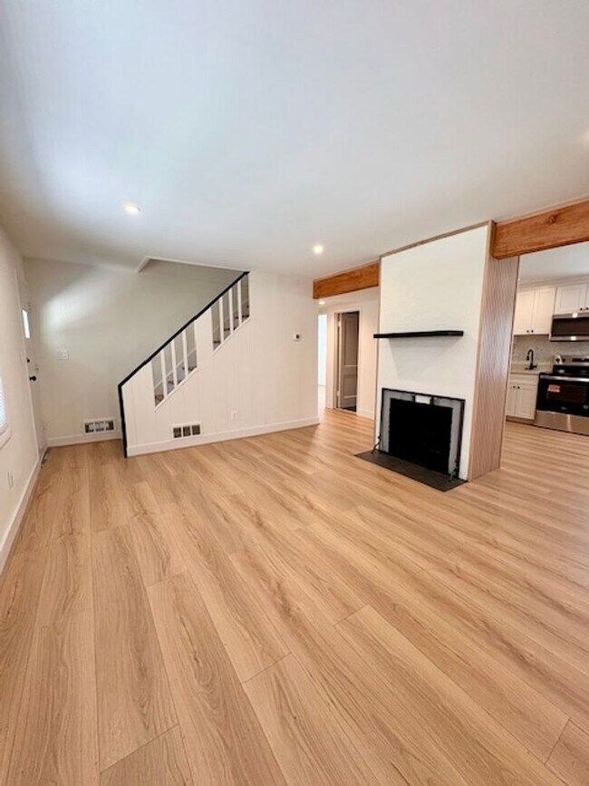 Building Photo - 6007 Crawford Dr