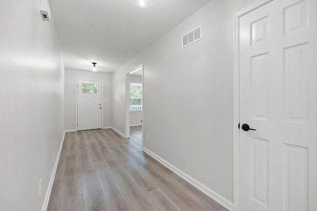 Building Photo - Beautifully Renovated Ranch in Marietta