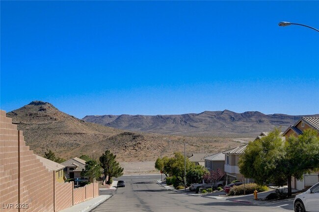 Building Photo - 11215 Dahlia Grove St