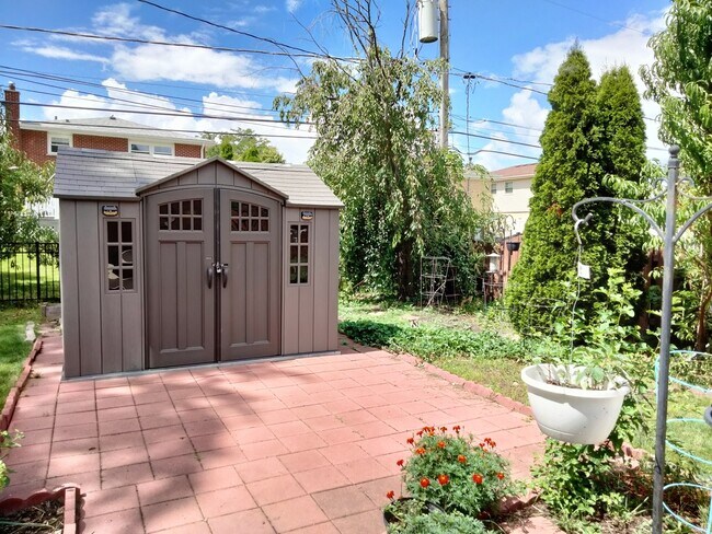 Building Photo - 904 S Edward St