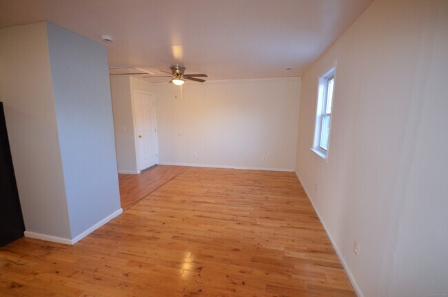 Building Photo - 258 Rakoczy Ave