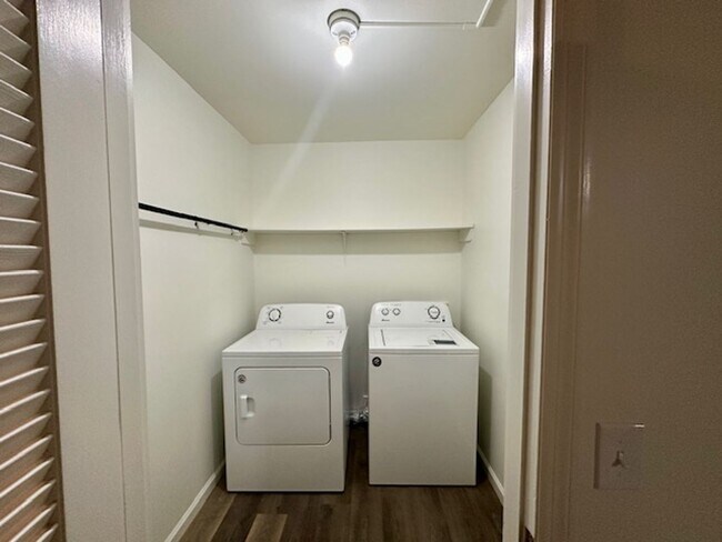 Building Photo - Renovated 5BR Home Minutes from Downtown Columbia | Two Full Kitchens + Fenced Yard ~ Available M...