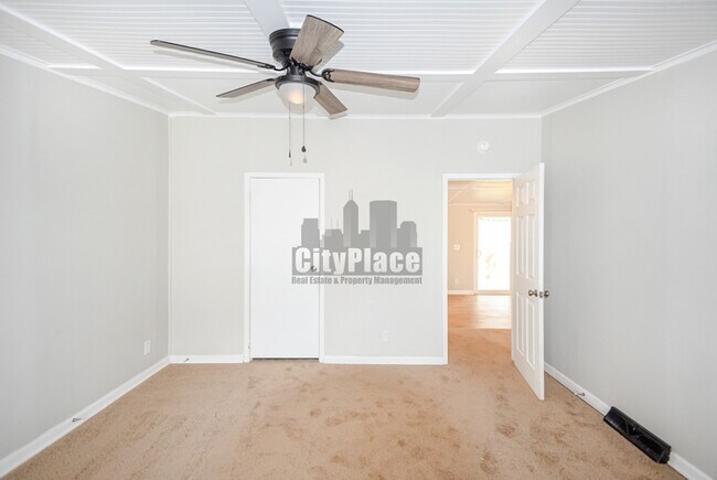 Building Photo - 2841 W Ray St