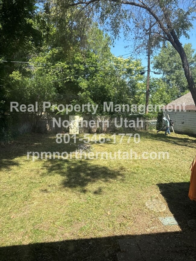 Building Photo - Lovely 4 Bedroom  2 Bath House Available i...