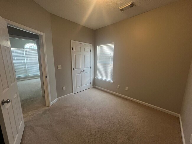 Building Photo - 3 bedroom 2 bathroom in Clear Creek Colony