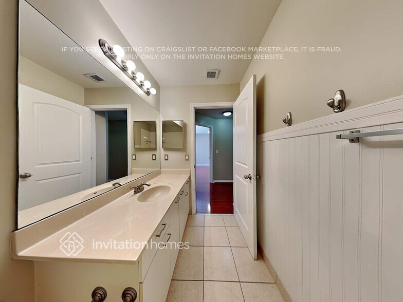 Building Photo - 3994 Crescent Creek Dr