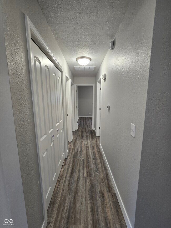 Building Photo - 2115 Dawnshire Dr