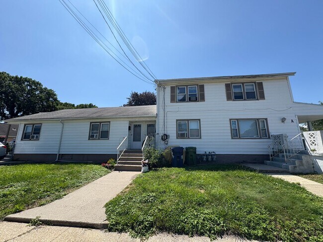 Building Photo - 1700 Heck Ave