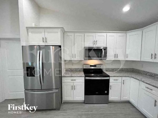 Building Photo - 7411 Wycliff Dr