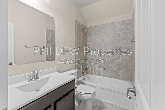 Building Photo - 1624 Medina Ln