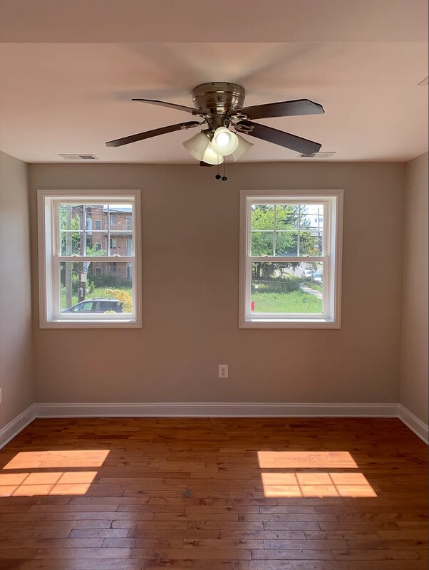 Building Photo - 3878 9th St SE