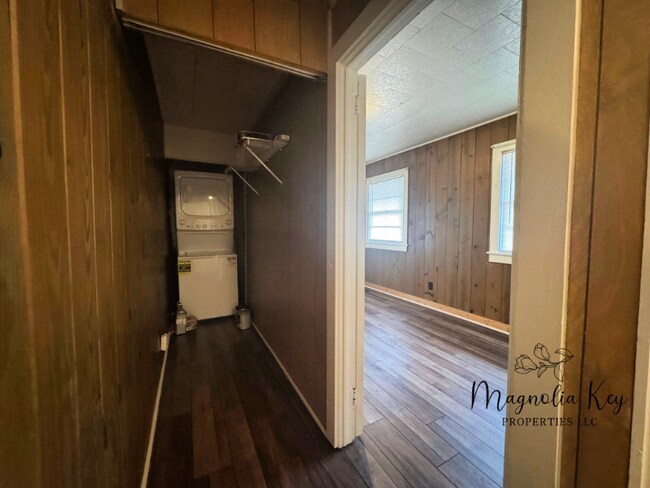 Building Photo - 7203 Porcher Dr