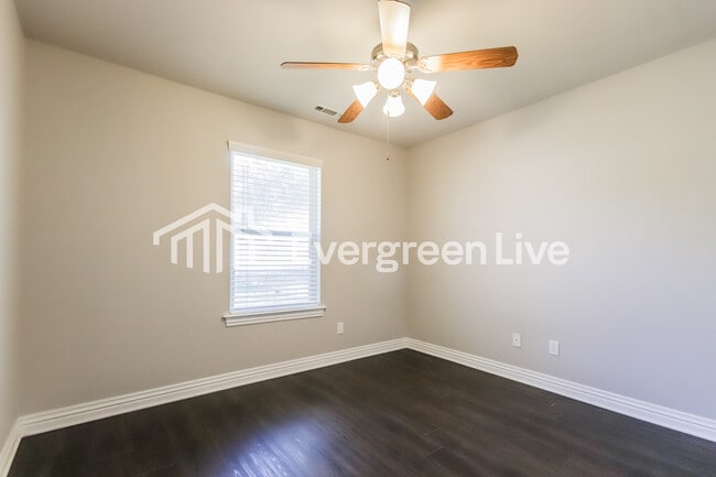 Building Photo - 308 S Ozark St