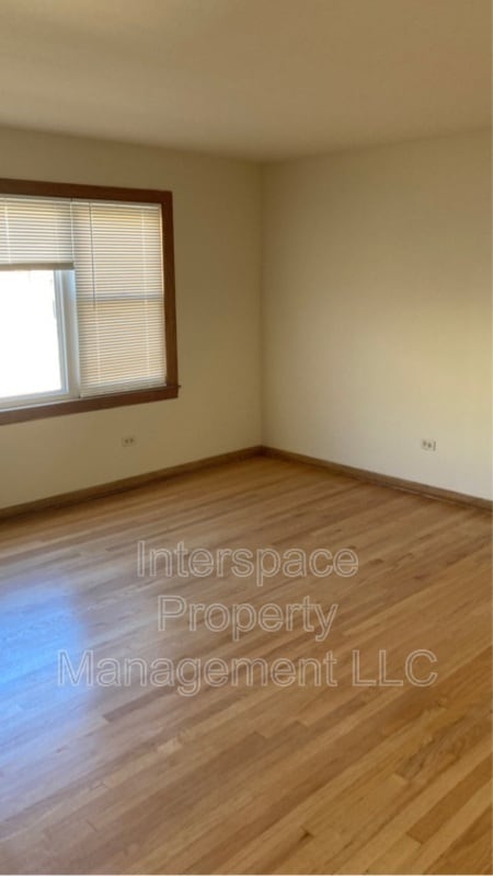 Building Photo - 10126 S Pulaski Rd