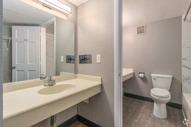 1BR, 1BA - 323SF - Bathroom - Studios on Spring