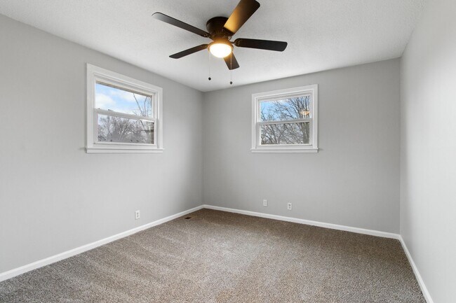 Building Photo - 3 Bedroom Pet Friendly Home For Rent!
