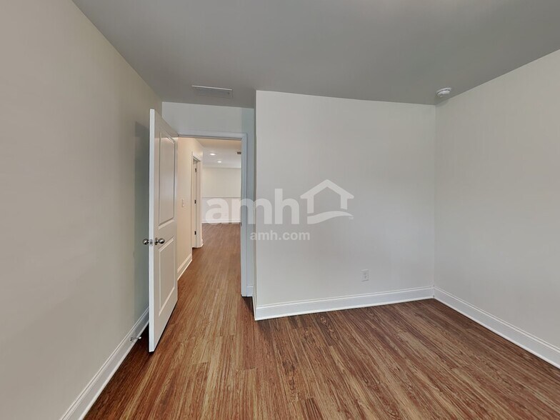 Building Photo - 6240 Bridlewood Ln