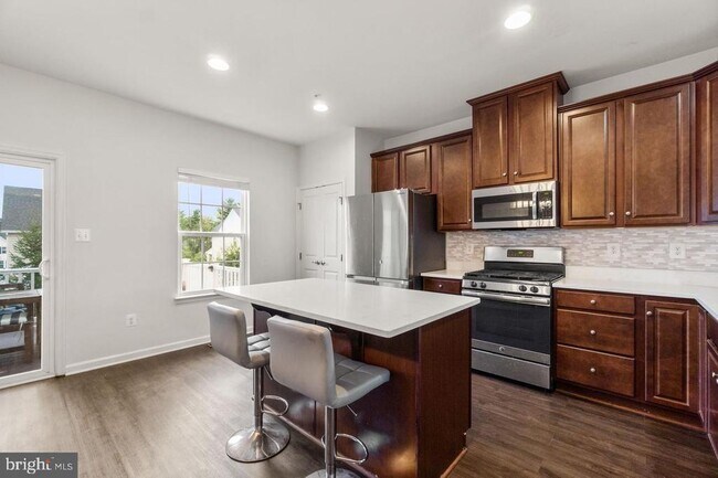 Building Photo - 5758 Barts Way