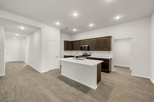 Building Photo - 2837 Hay Ln