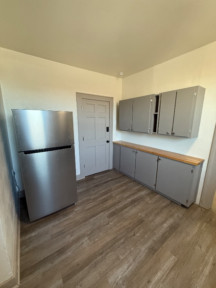 Building Photo - 1342 W 69th St