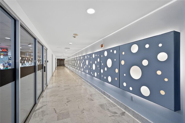 Building Photo - 1000 West Ave