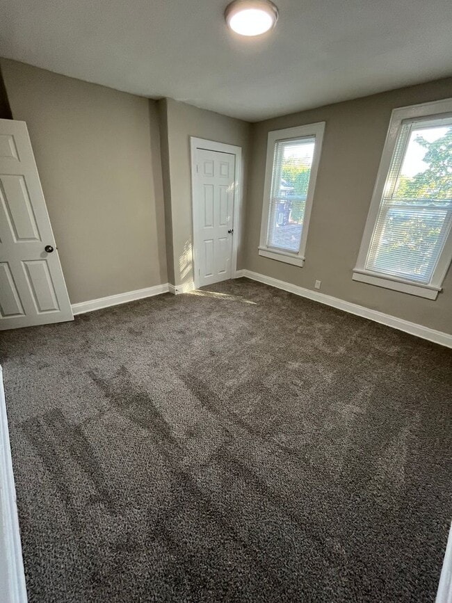 Building Photo - 490-492 E Jenkins Ave