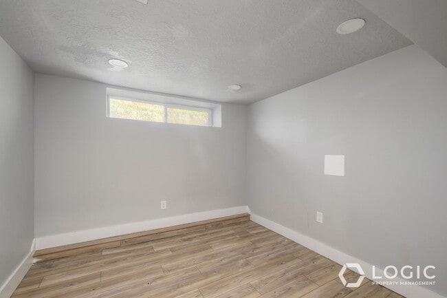 Building Photo - 42 W 500 N