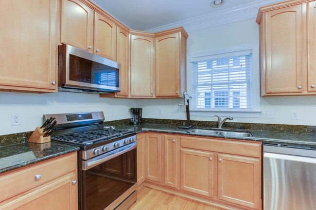 Building Photo - 4609 Town Creek Dr