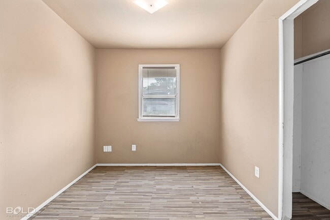 Building Photo - 1222 Lampkin St