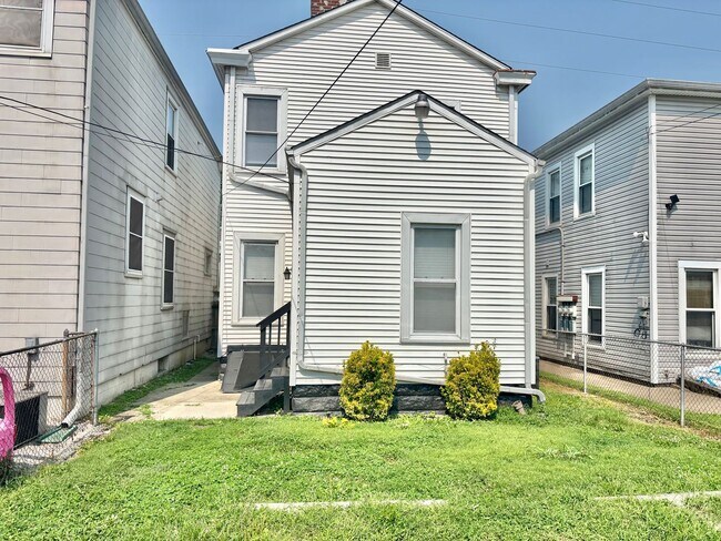 Building Photo - 2805 S 4th St