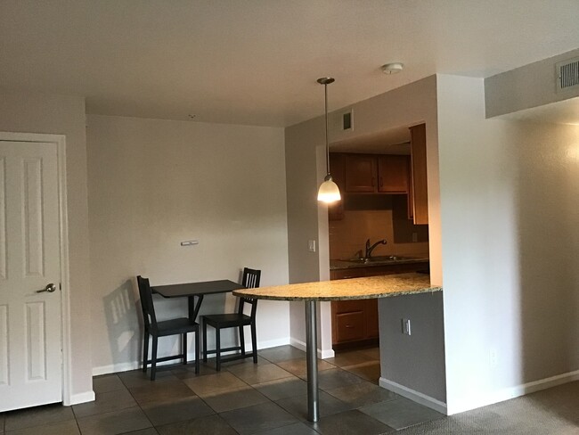 Building Photo - 1-Bedroom Condo in Ideal Tempe Location – ...