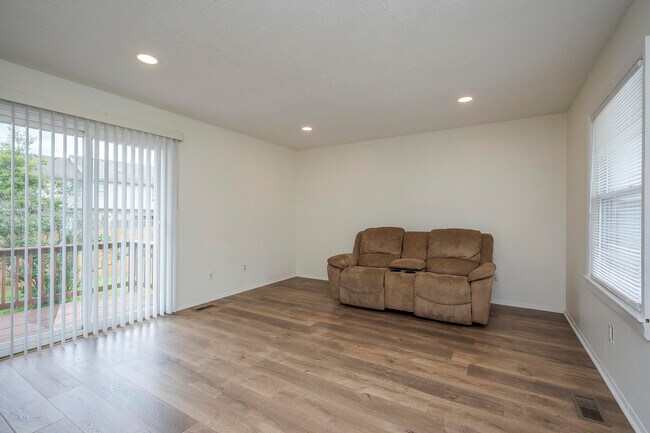 Building Photo - 649 Mitchell Ave