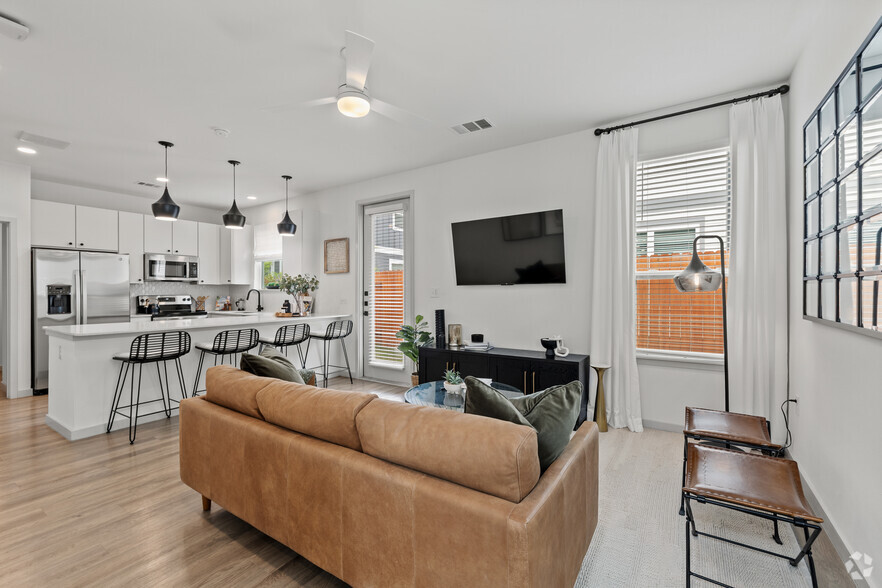 3BR, 2BA - 1,351SF - Living - Villas at Creekside