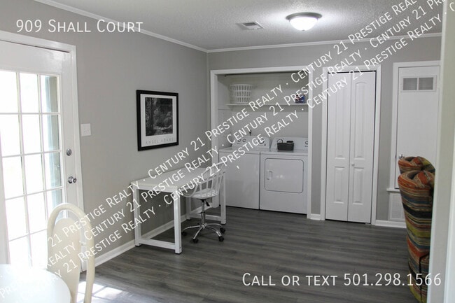 Building Photo - 909 Shall Ct