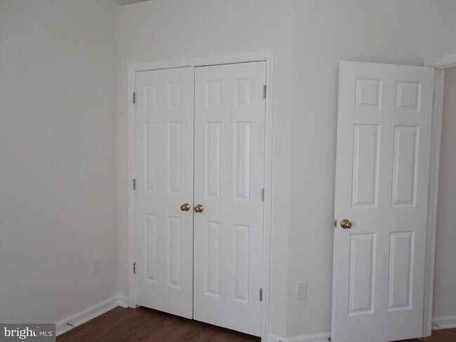 Building Photo - 11135 Maryland Manor Ct